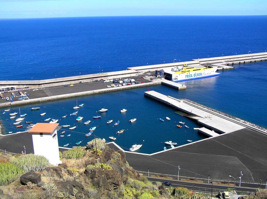 Vista de pájaro del puerto herreño de La Estaca