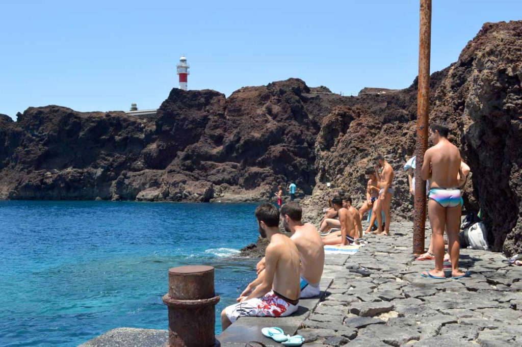 La Punta de Teno invita a disfrutar de un baño en el mar 