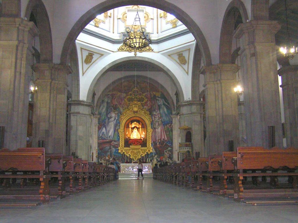 El interior de la Basílica de Candelaria