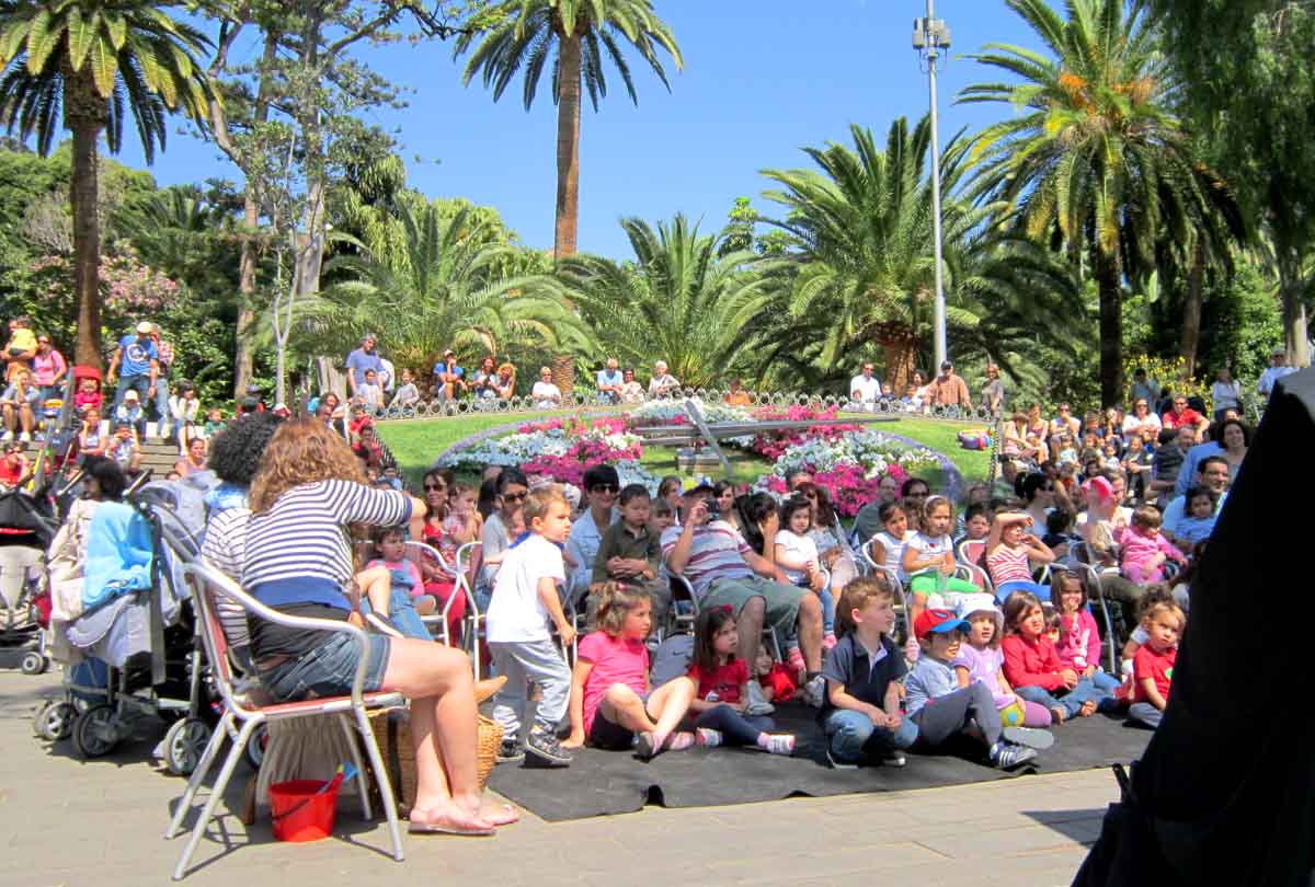 En el Parque García Sanabría administración municipal de Santa Cruz organiza espectáculos para niños