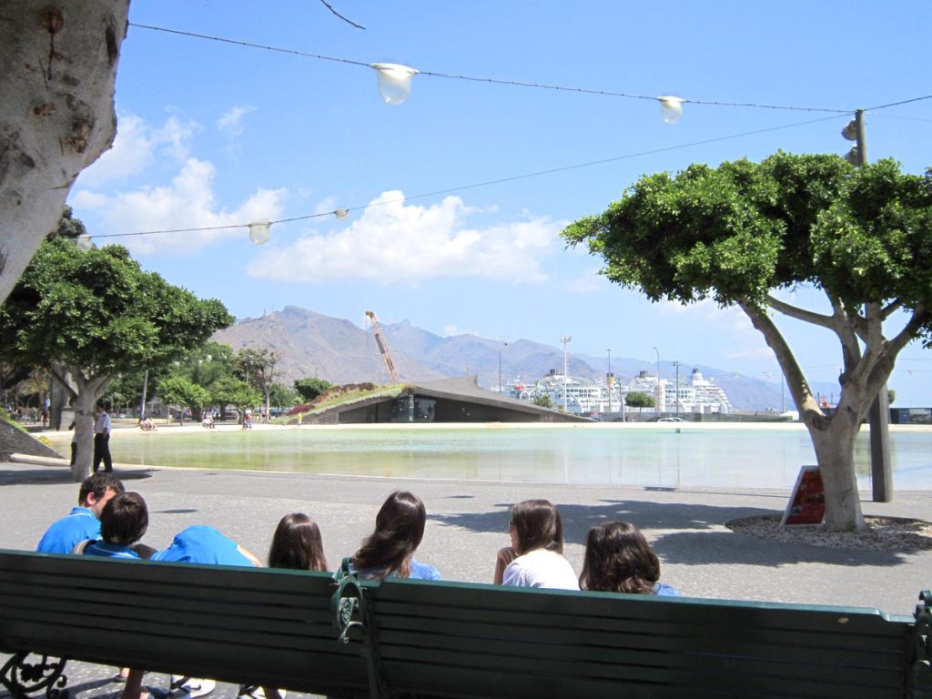 La  Plaza de España de Santa Cruz estrena su nuevo vestido