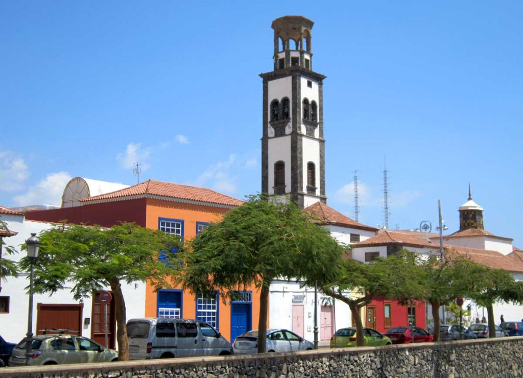 Vistas de la Calle de la Noria y la iglesia de La Concepción desde la rampa del TEA