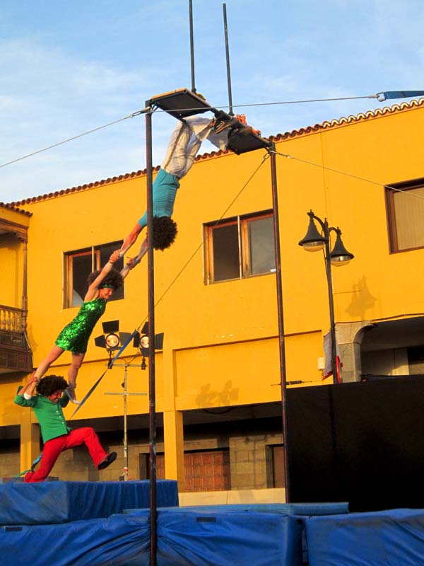 Payasadas y acrobacia en plena harmonía  