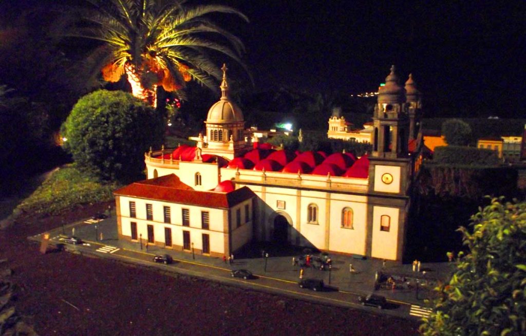 La catedral de La Laguna tampoco falta en el parque temático  orotavense de Pueblo Chico  