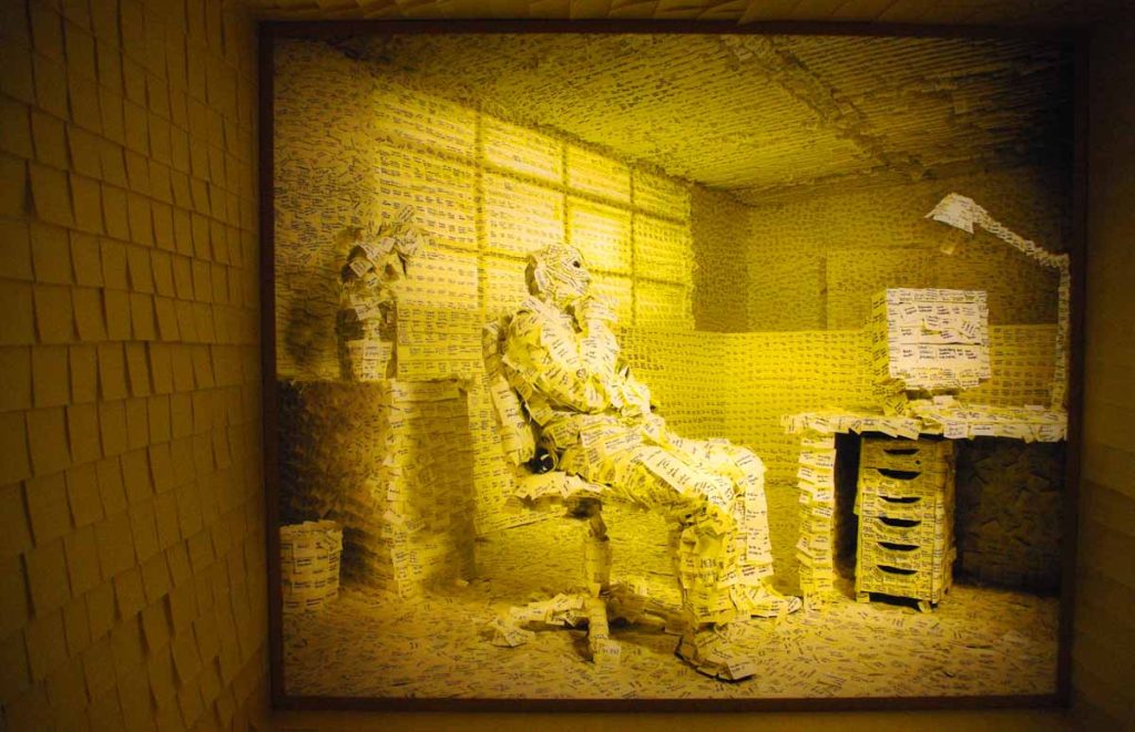 ¡Qué magnífica obra de arte hecha de adhesivos Post-It!