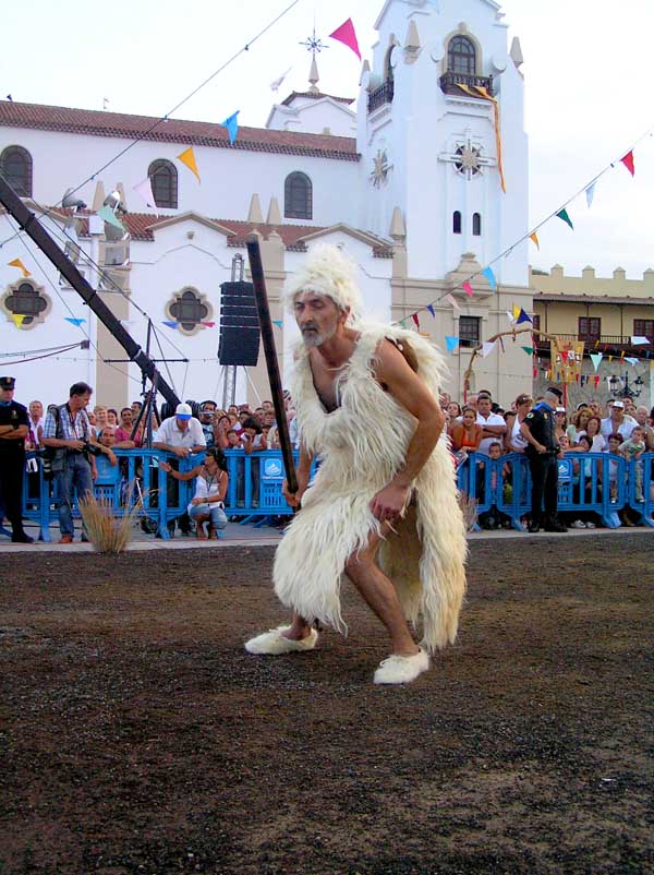 El primer pastor guanche se acerca a la virgen