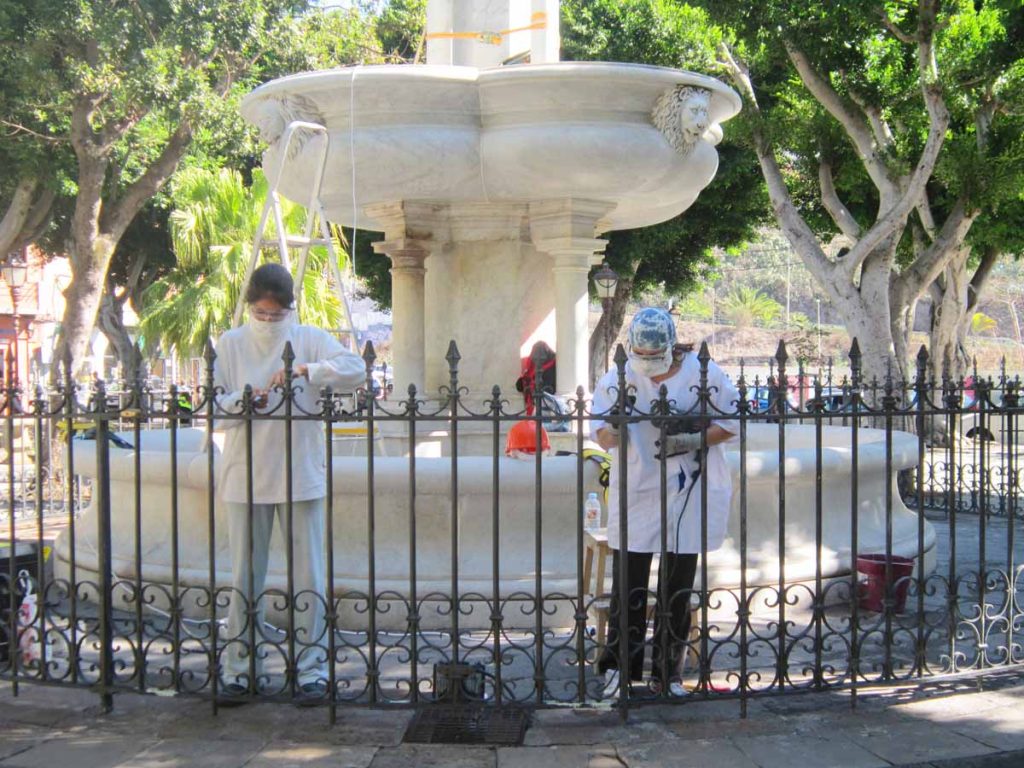 Trabajo de restauración en la Plaza del Adelantado