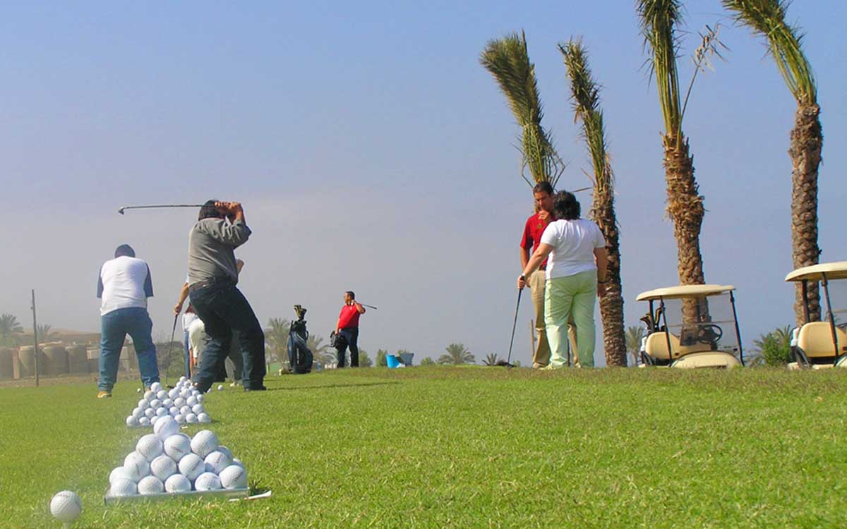 Jugadores en el campo de Abama Golf de Guía de Isora