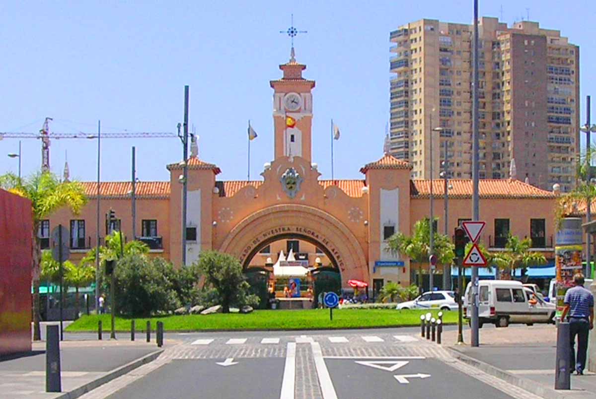 La fachada del mercado “Nuestra Señora de África” en Santa Cruz