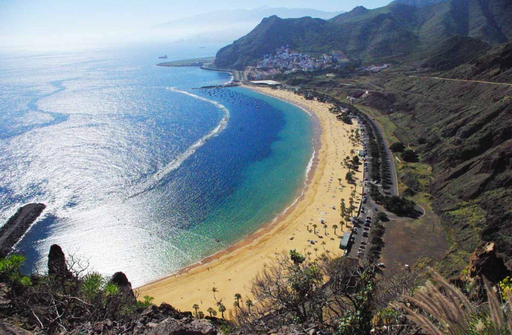 La playa de Las Teresitas a vista de pájaro