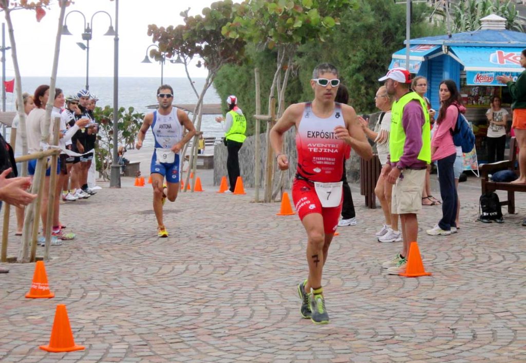 El concurso culmina en la carrera a pie. Con cada paso las piernas parecen más pesadas