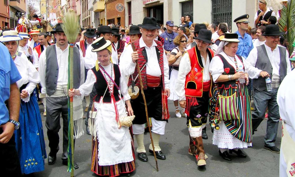 El presidente del Cabildo, Ricardo Melchior, y la alcaldesa de La Laguna, Ana Oramas, en la romería de 2005   